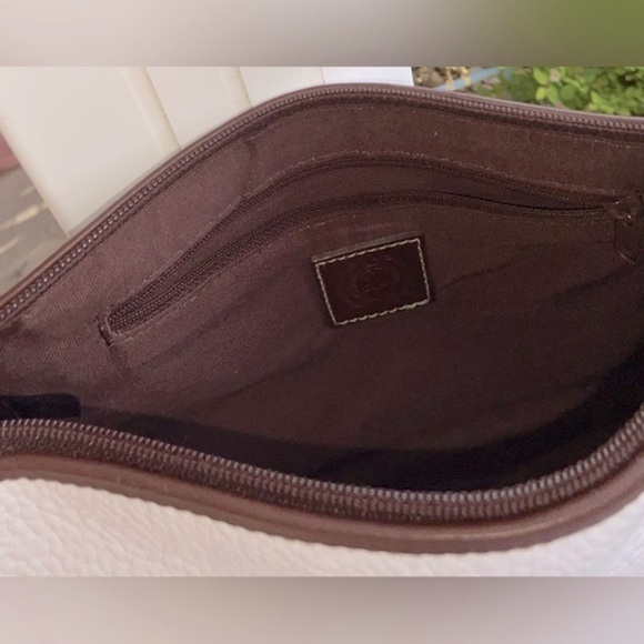 VGU Medallion Brand Crossbody Bag in Very Good, Clean Condition- Beautiful Piece - Picture 13 of 16